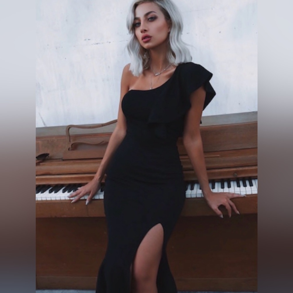 Elegant Black One-Shoulder Dress